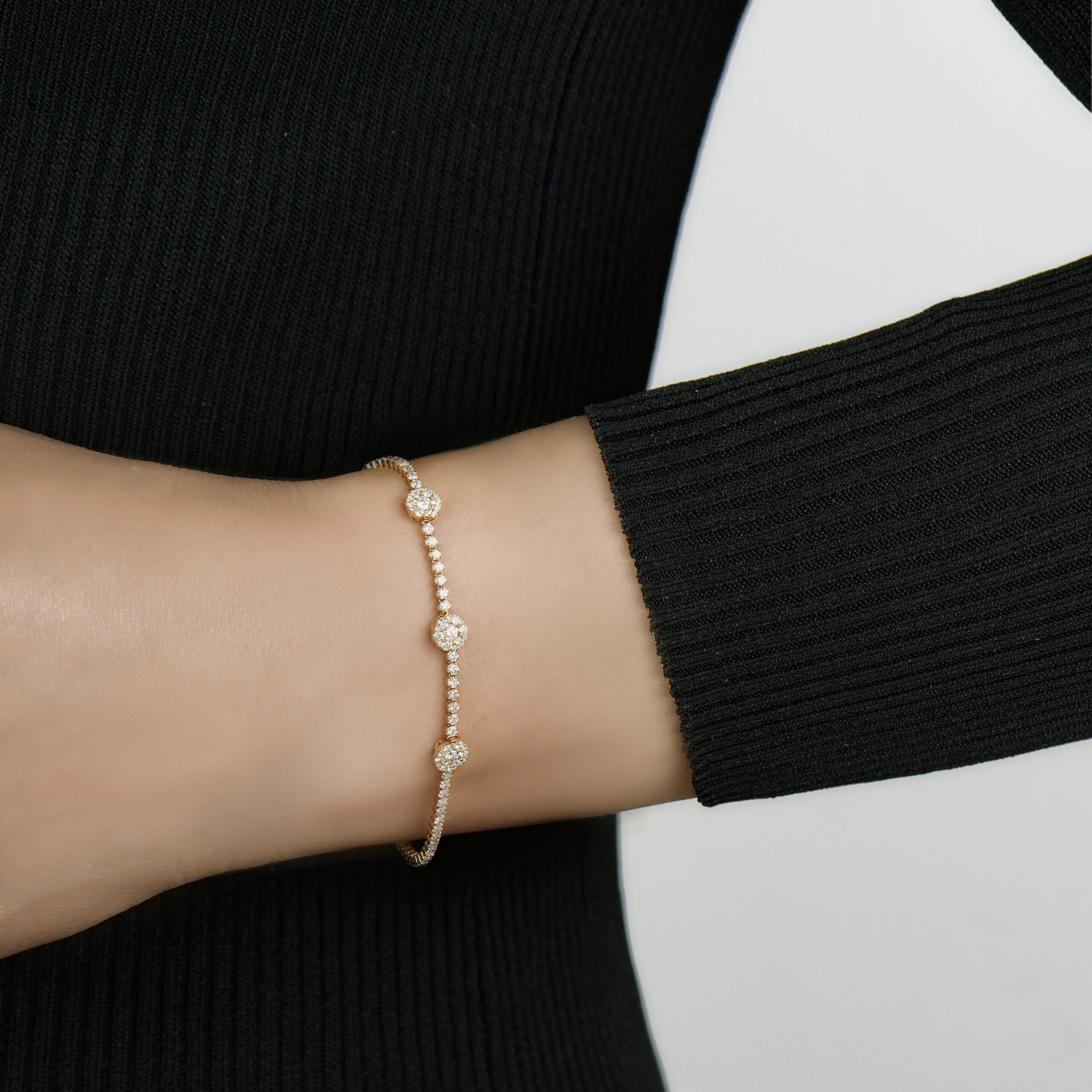 Donatella Curb Link Bracelet With Diamonds - Lionheart